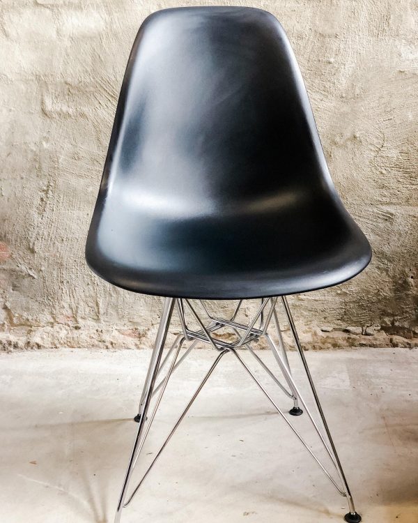 Black Eames Eiffel Chair