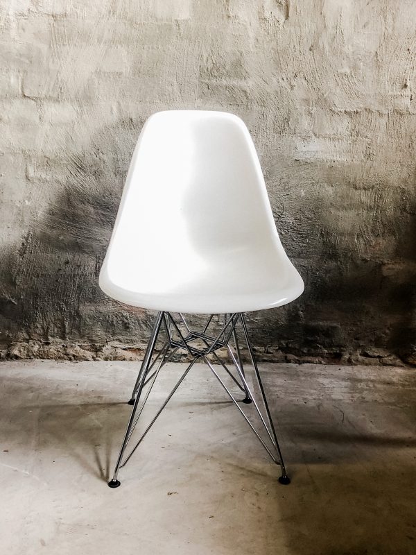 Eames Eiffel Chair in White